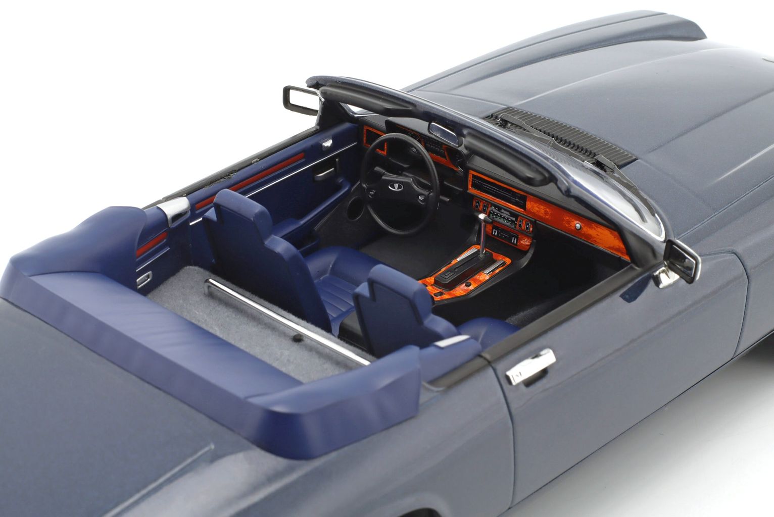 Jaguar XJ-S Cabriolet 1988 1:18 Norev