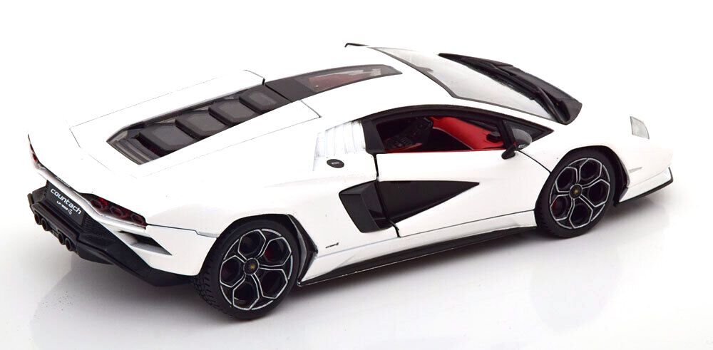 Lamborghini Countach LP1 800-4 2021 white 1:24 Bburago