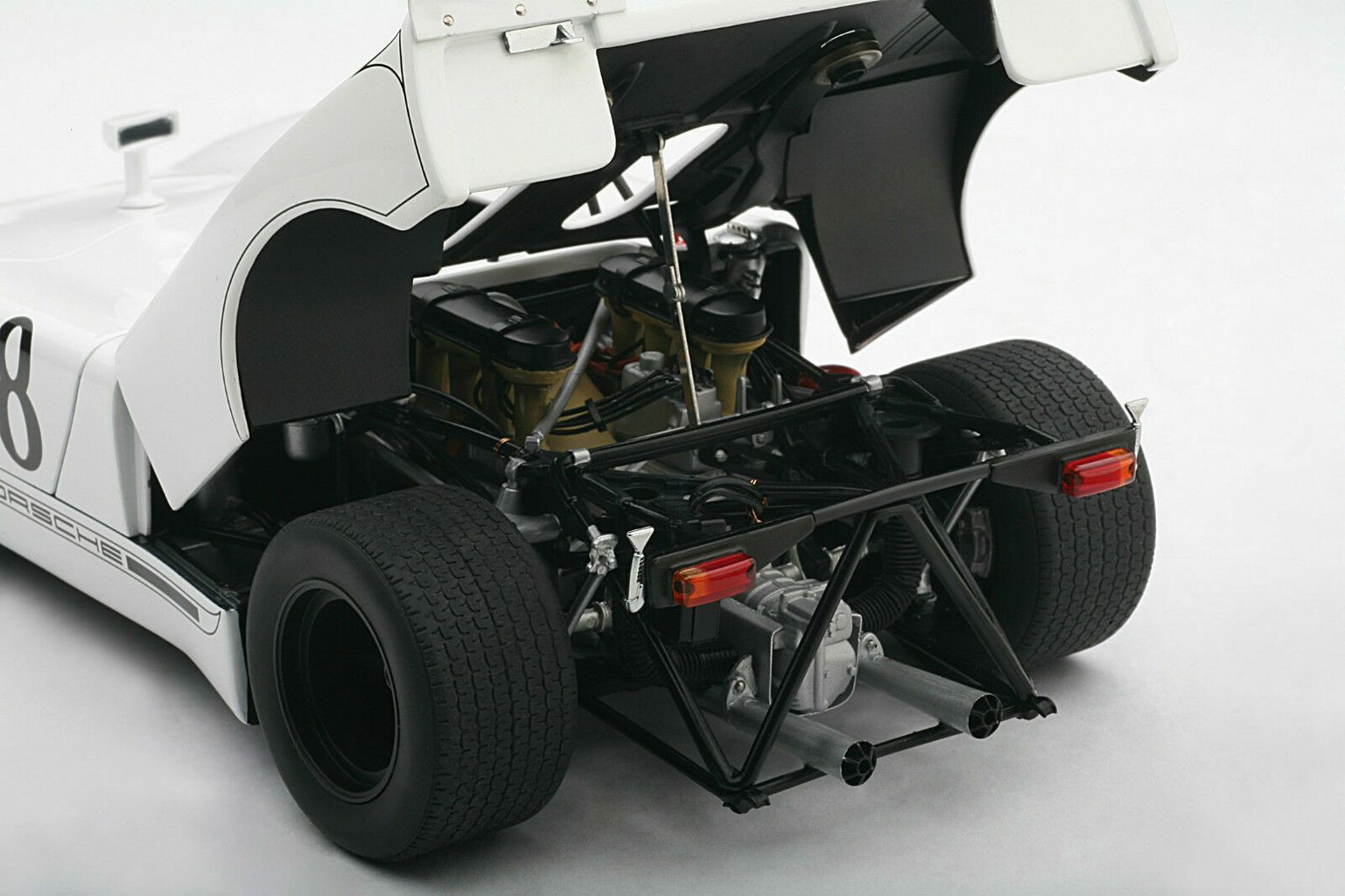 Porsche 908 #48 Steve McQueen Green Park Sebring 1970 1:18 AUTOart