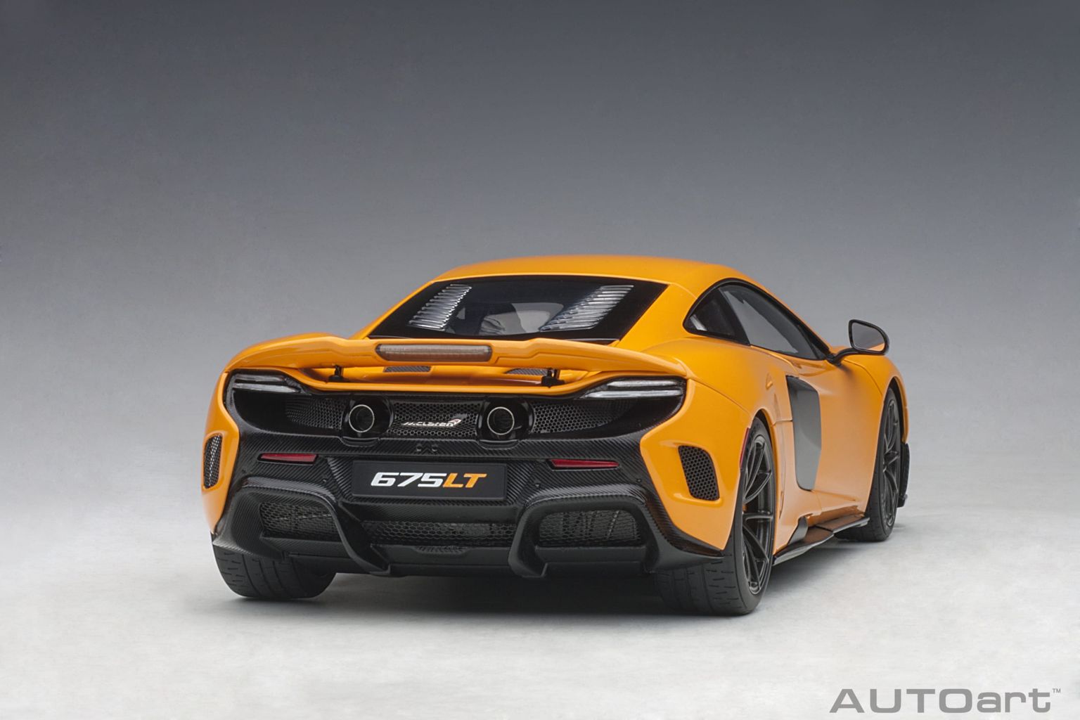 McLaren 675 LT 2016 McLaren orange 1:18 AUTOart