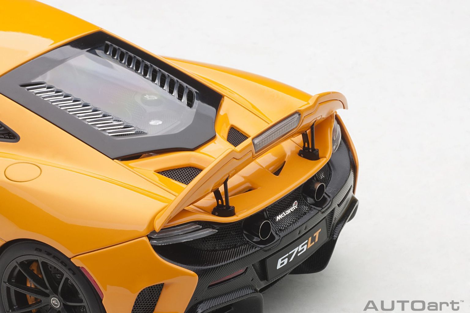 McLaren 675 LT 2016 McLaren orange 1:18 AUTOart