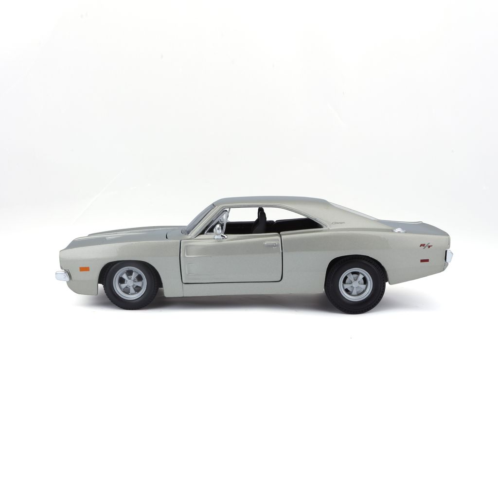 Dodge Charger R/T 1969 silver 1:24 Maisto