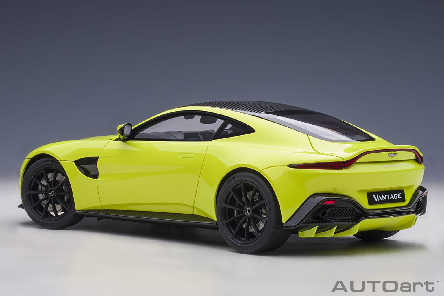 Aston Martin Vantage 2019 lime essence 1:18 AUTOart