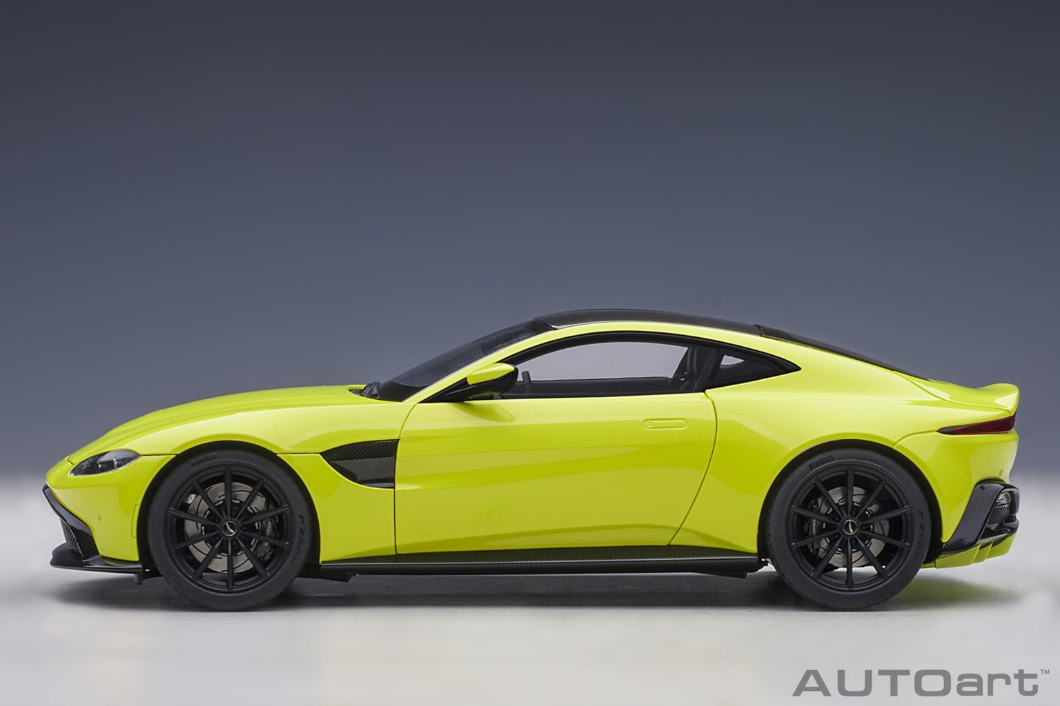 Aston Martin Vantage 2019 lime essence 1:18 AUTOart