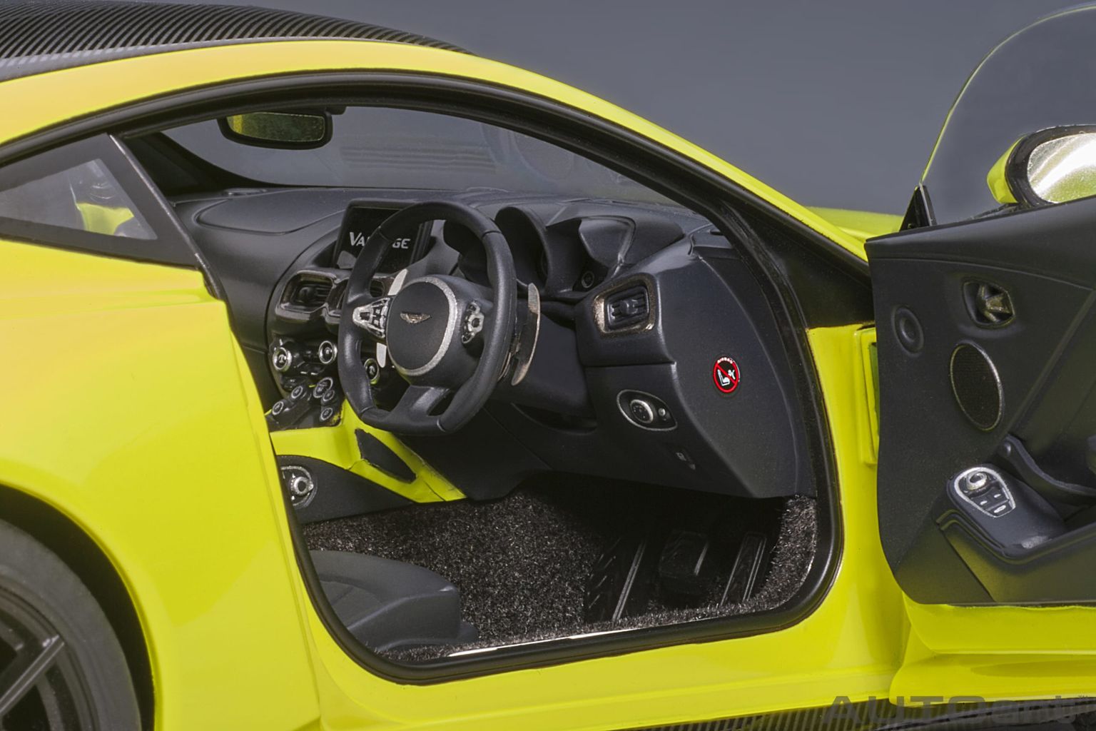 Aston Martin Vantage 2019 lime essence 1:18 AUTOart