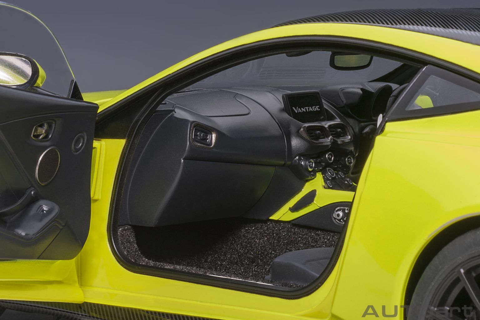 Aston Martin Vantage 2019 lime essence 1:18 AUTOart