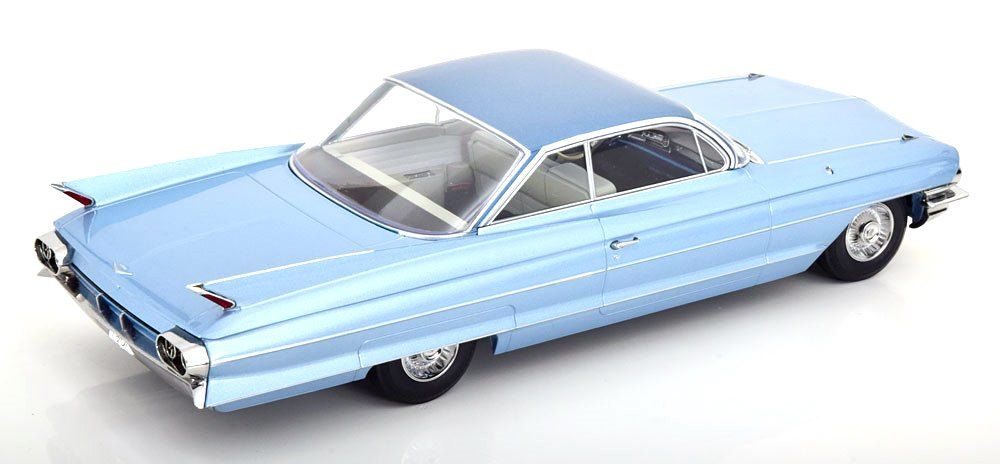 Cadillac Series 62 Coupe Deville 1961 light blue metallic 1:18 KK Scale