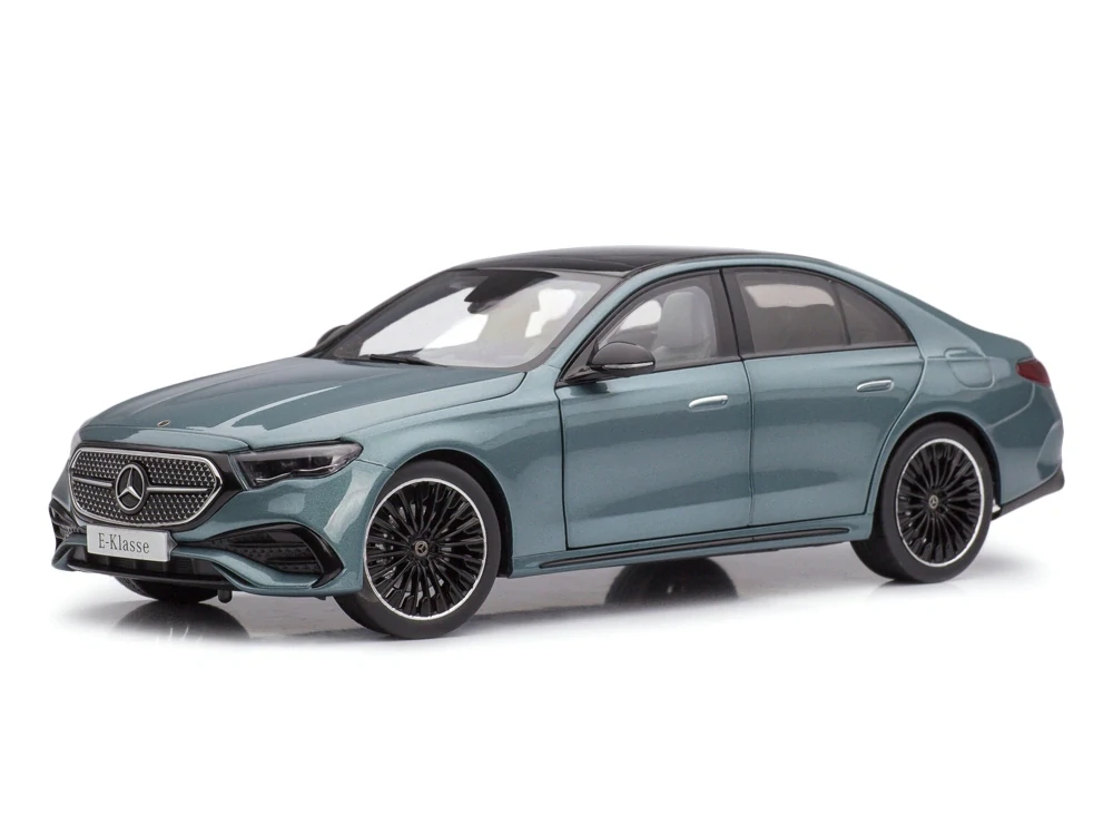 Mercedes-Benz E-Class W214 AMG Line 2024 verde silver 1:18 Mercedes-Benz Dealer edition