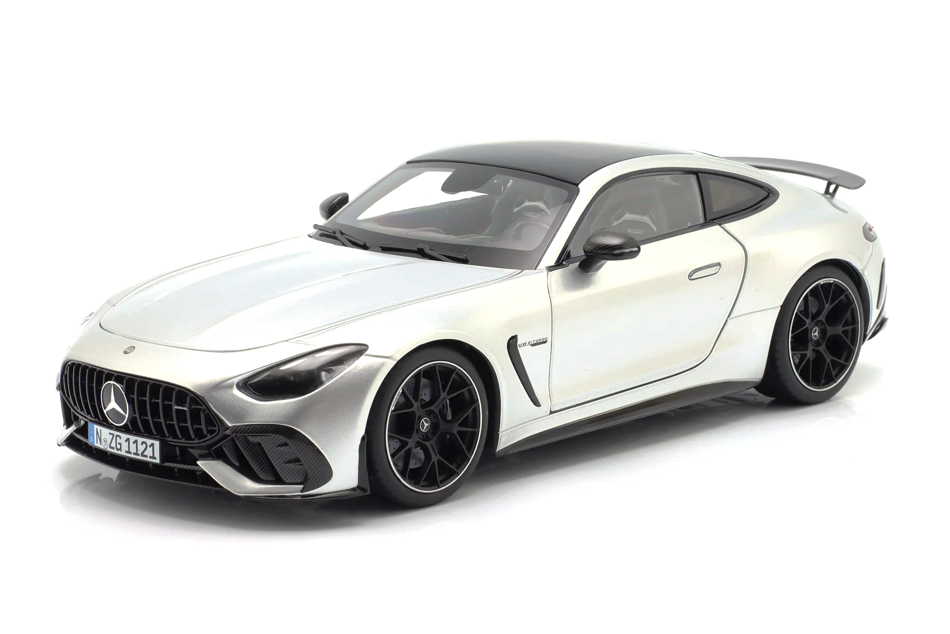 Mercedes-AMG GT 63 Pro 4Matic+ hightech silver metallic 1:18 NZG