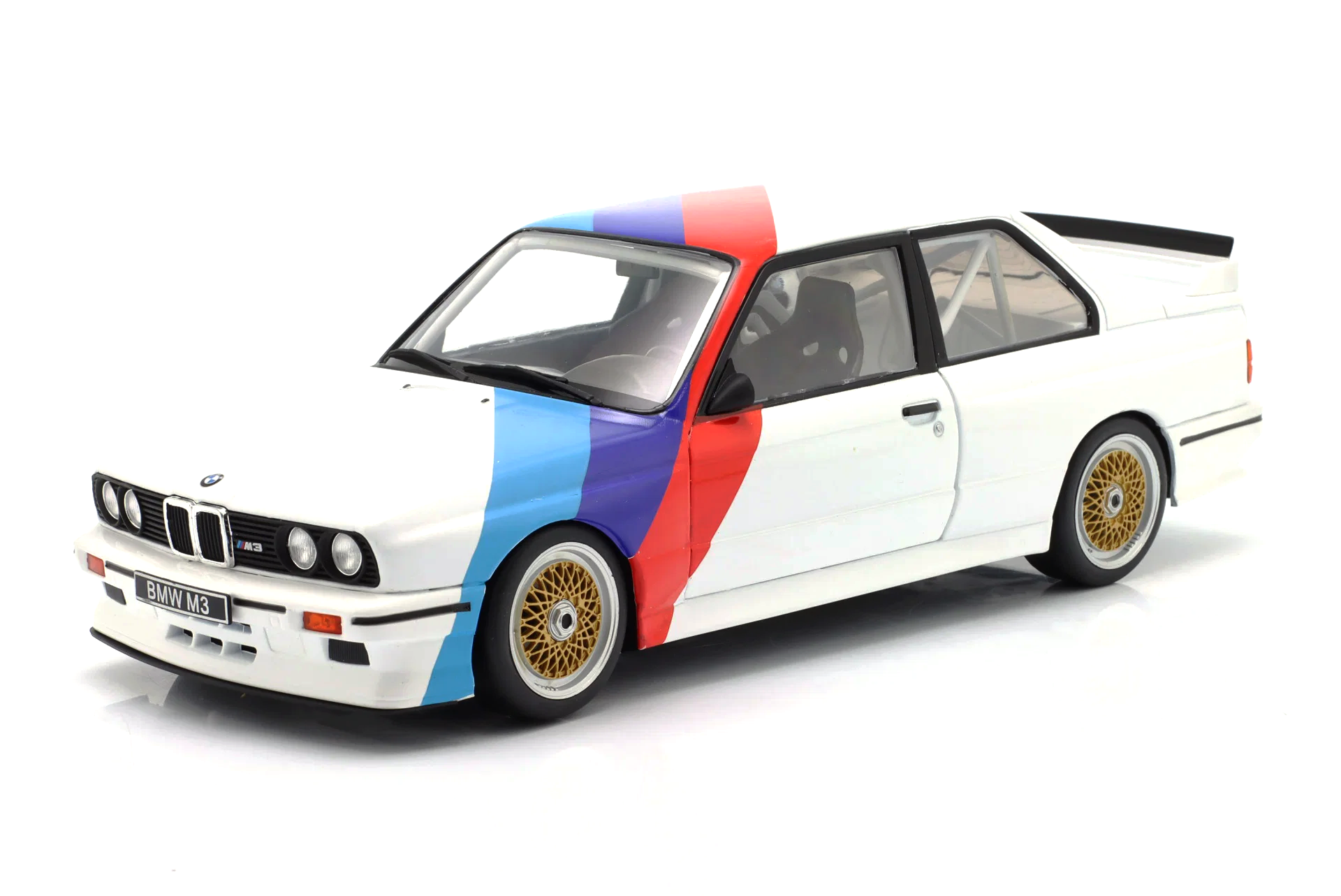 BMW E30 M3 M-Sport Year 1987 1:18 Solido