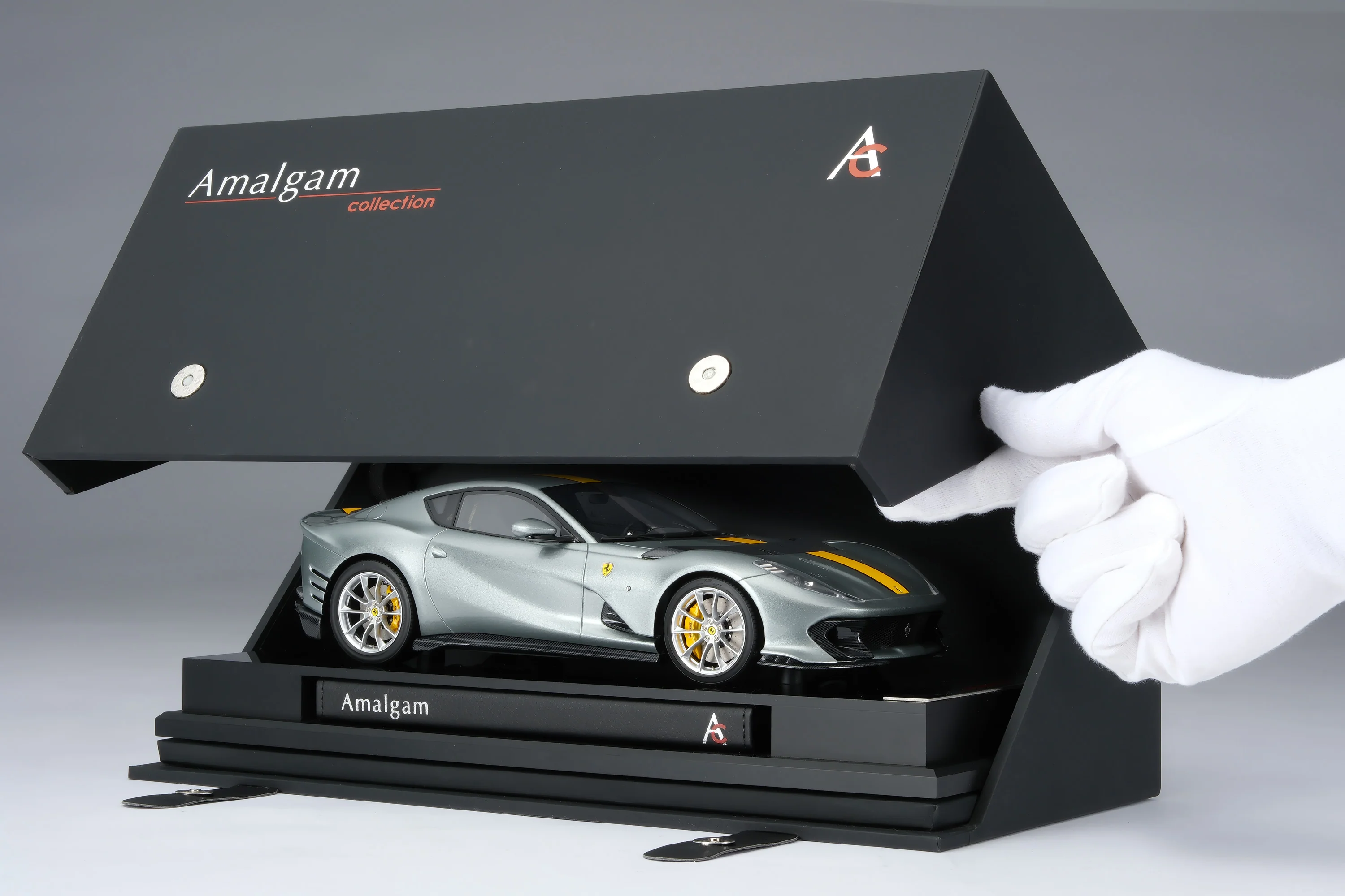 Ferrari 812 Competizione Grigio Coburn 1:18 Amalgam