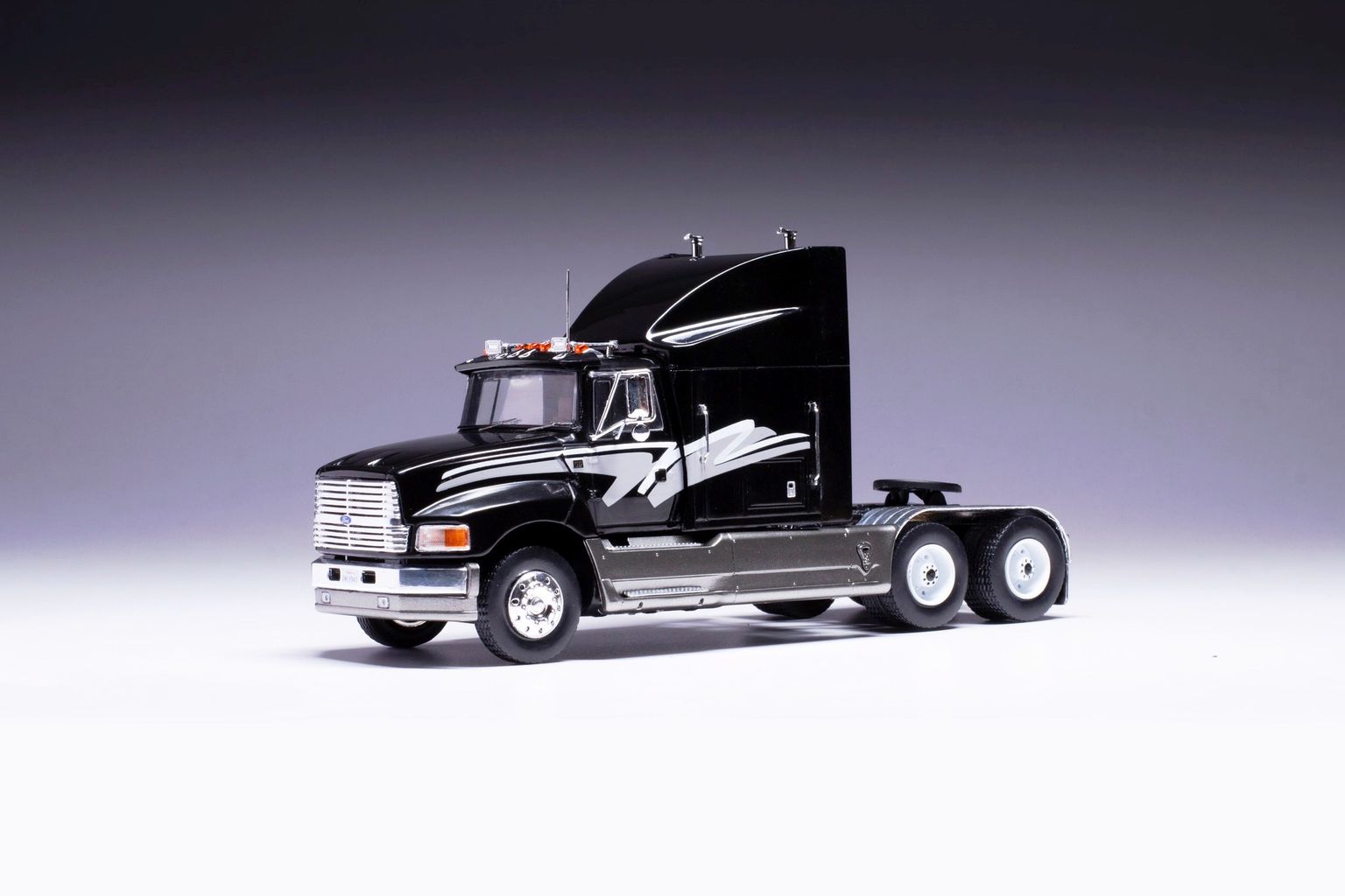 Ford Aeromax 1990 black 1:43 Ixo Models