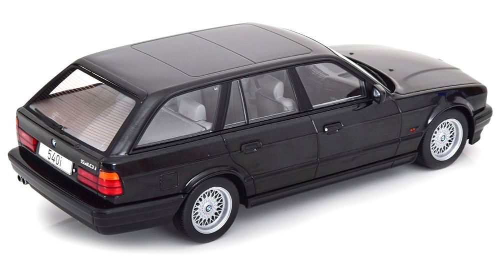 BMW 5er (E34) Touring 1991 black 1:18 MCG Modelcar Group