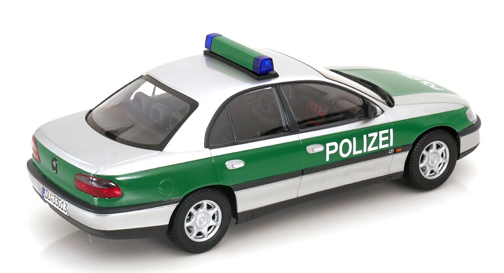 Opel Omega B 1996 *German Polizei* silver 1:18 Triple9 Collection