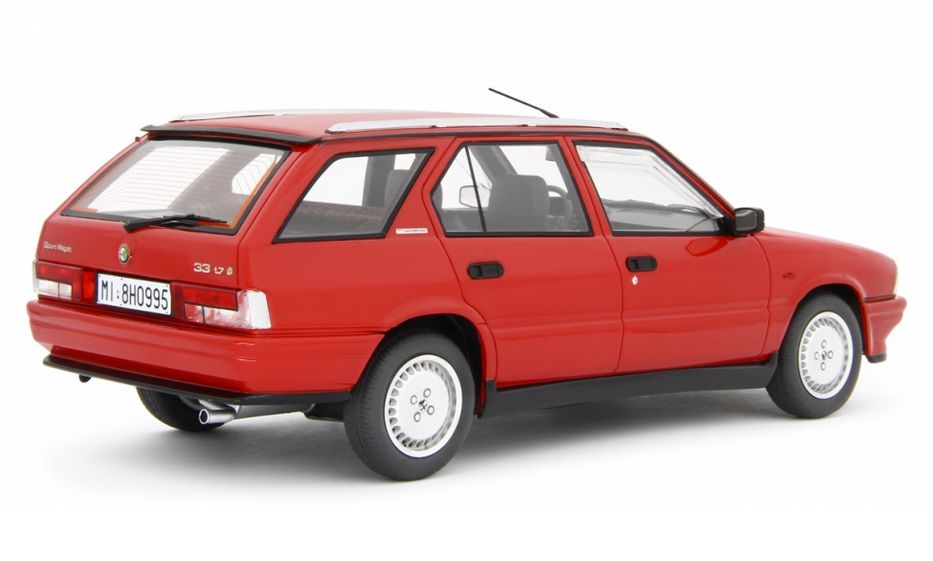 Alfa Romeo 33 1.7 Sport Wagon Q.V. 1988 red 1:18 Laudoracing Model