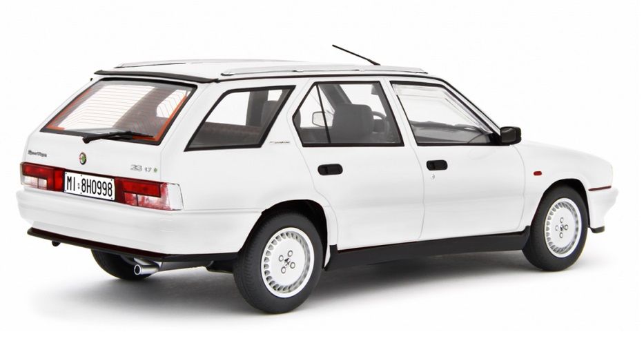 Alfa Romeo 33 1.7 Sport Wagon Q.V. 1988 white 1:18 Laudoracing Model