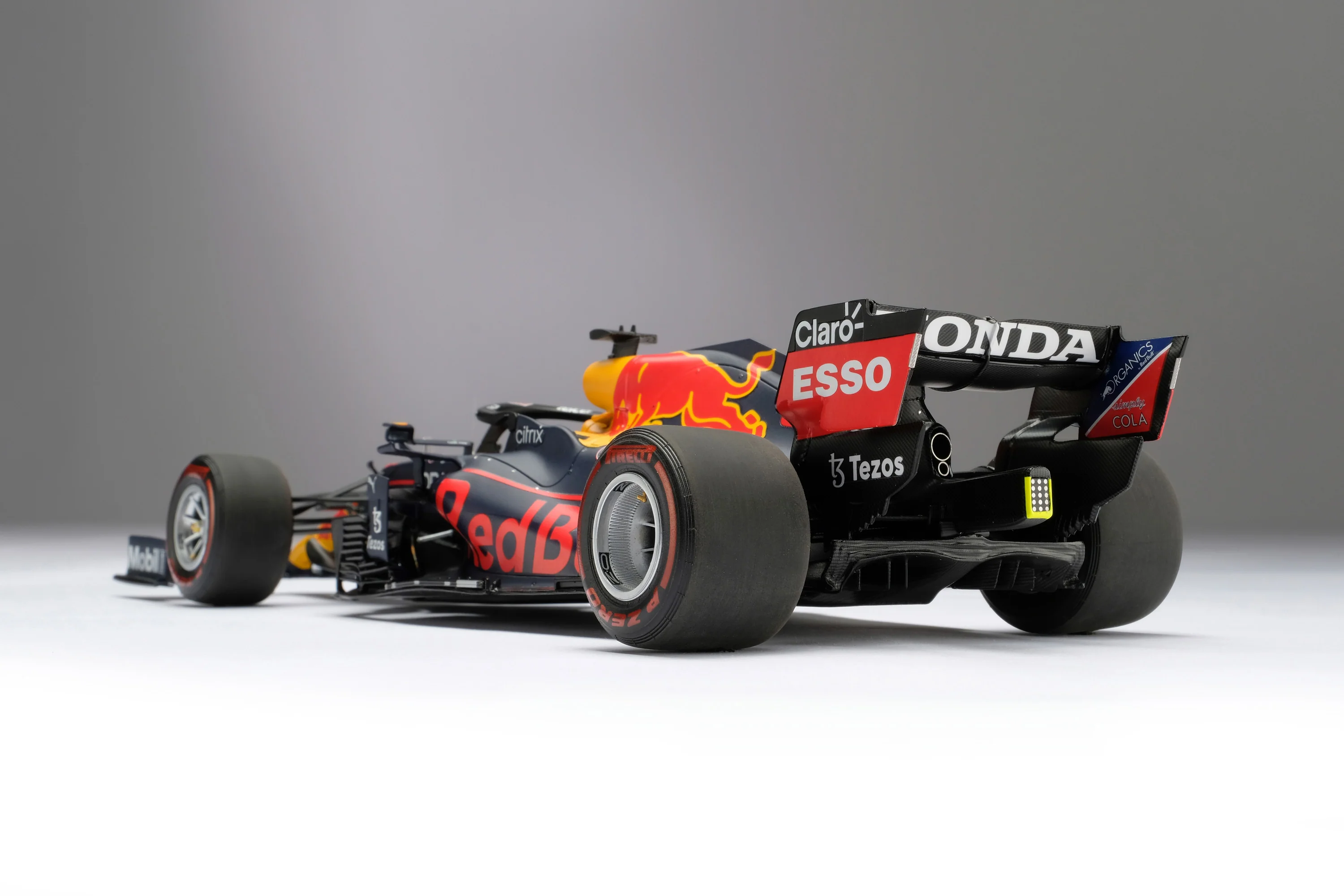 Red Bull Racing Honda RB16B #33 M.Verstappen GP Abu Dhabi 2021 World Champion 1:18 Amalgam