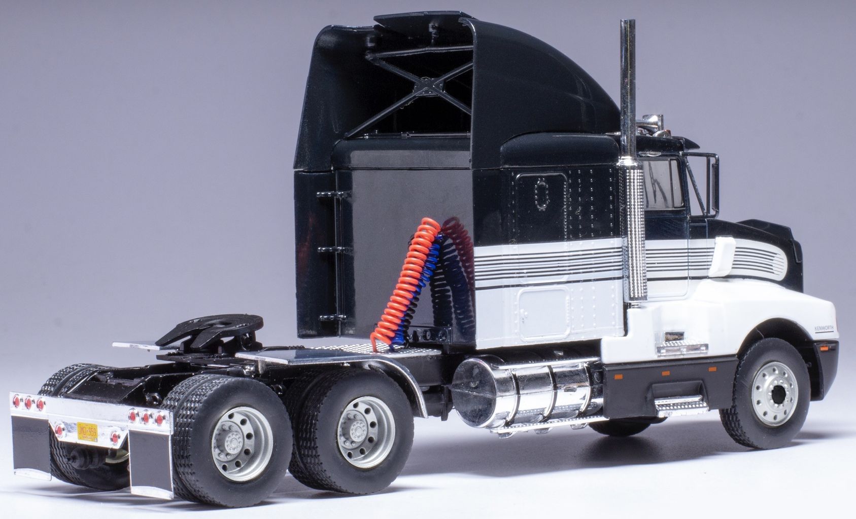 Kenworth T600 A 1986 black/white 1:43 Ixo Models
