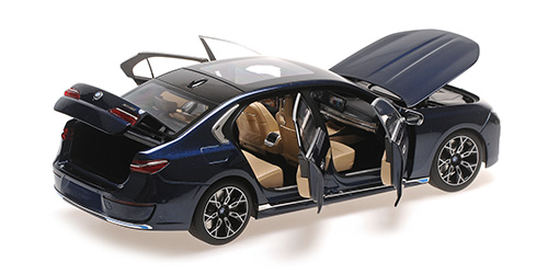 BMW i7 2022 blue metallic 1:18 Minichamps 