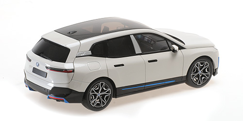BMW iX 2022 white metallic 1:18 Minichamps 
