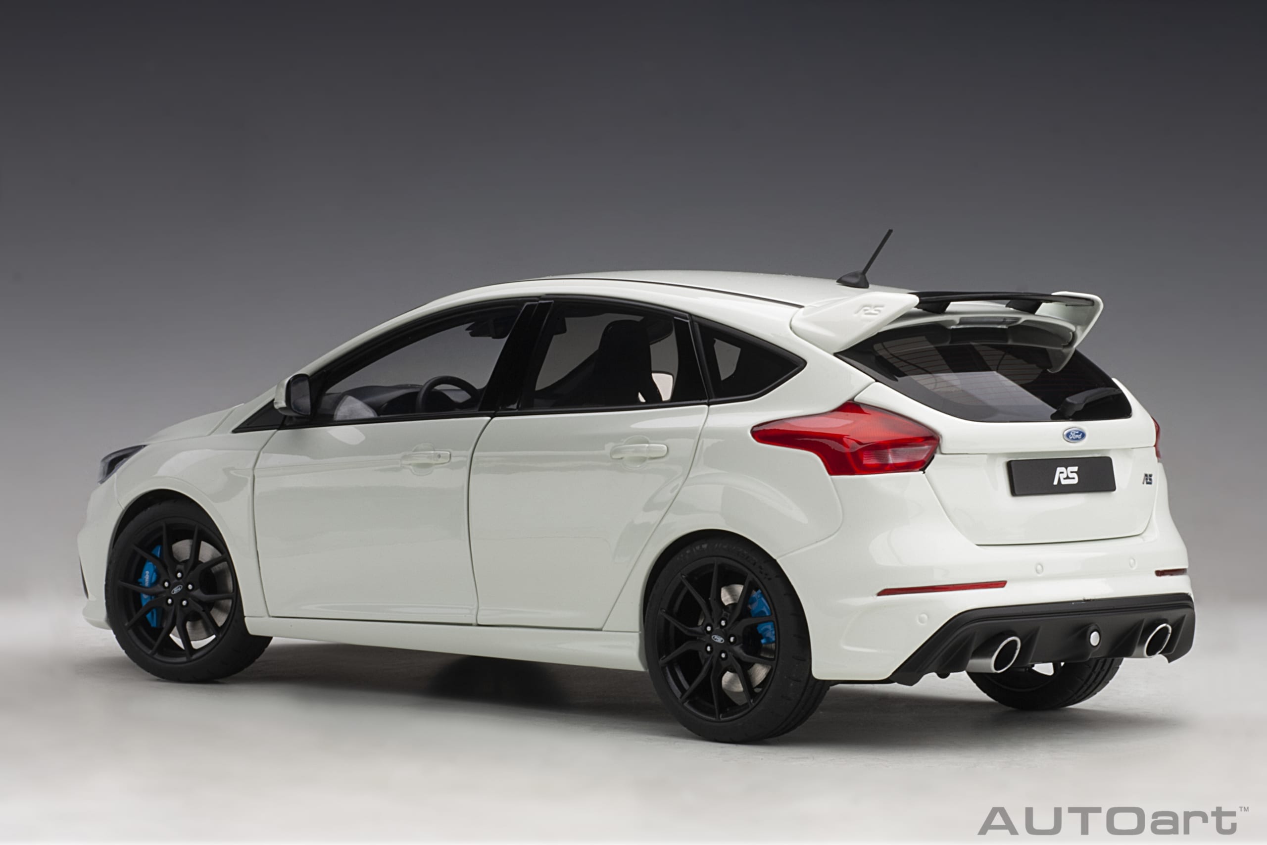 Ford Focus RS 2016 white 1:18 AUTOart