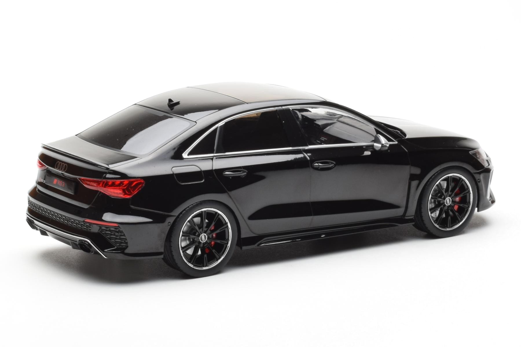 Audi RS3 Limousine 2022 black 1:18 Ixo Models