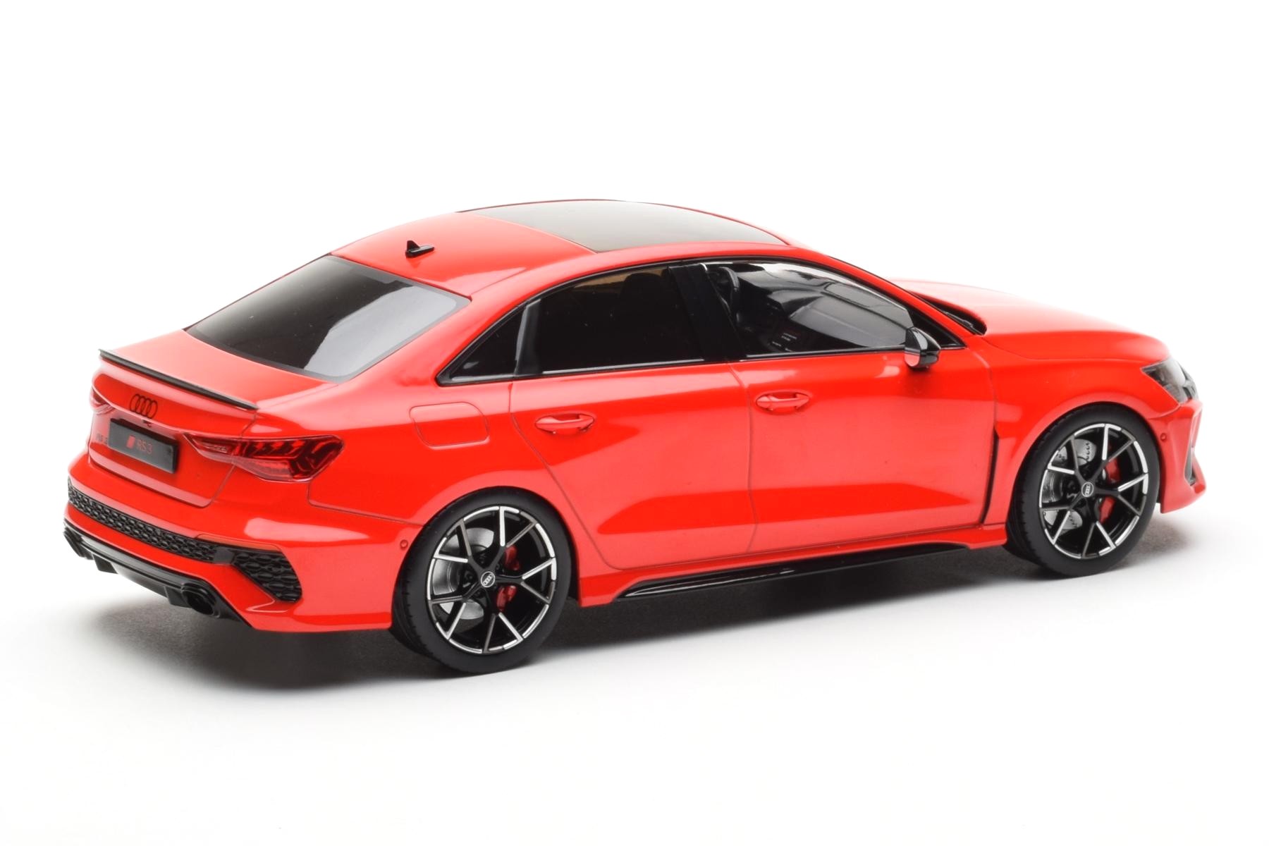 Audi RS3 Limousine 2022 red 1:18 Ixo Models