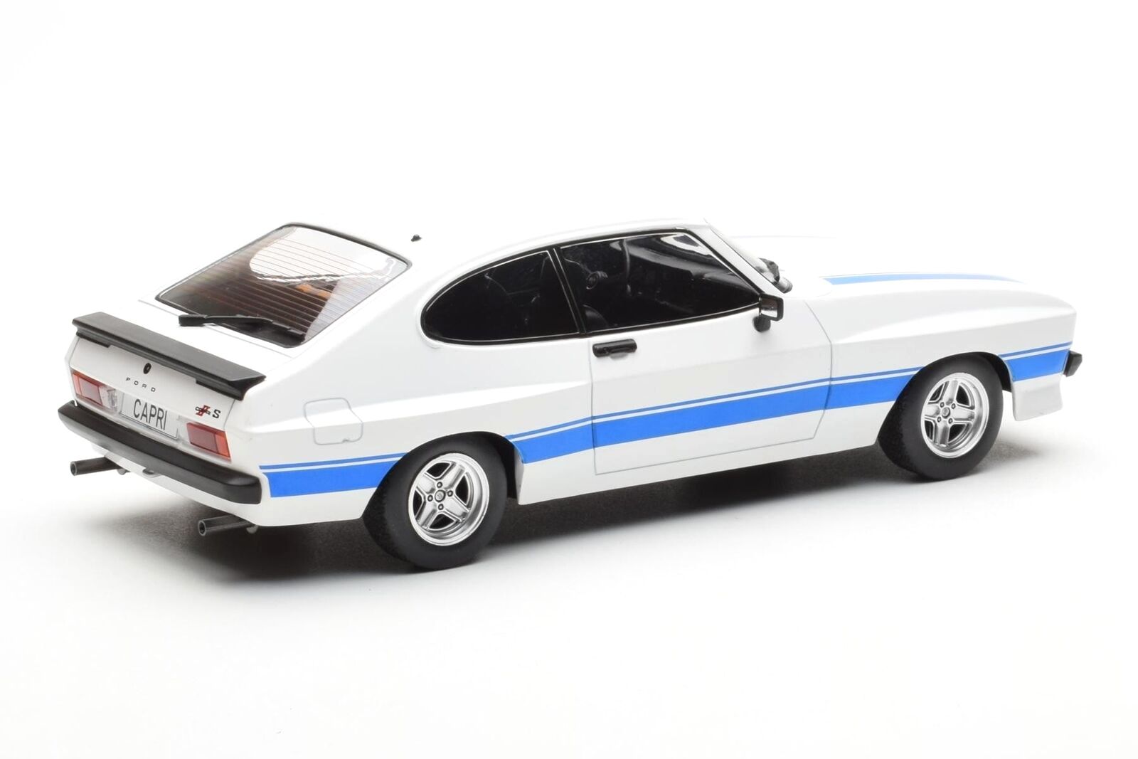 Ford Capri MK II X-Pack 1975 white 1:18 MCG Modelcar Group