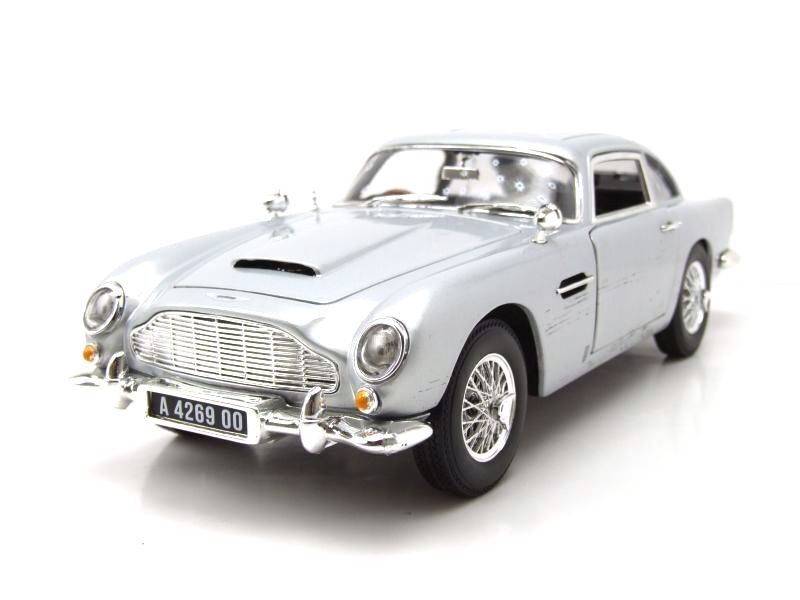 Aston Martin DB5 *James Bond 007* silver 1:18 Auto World
