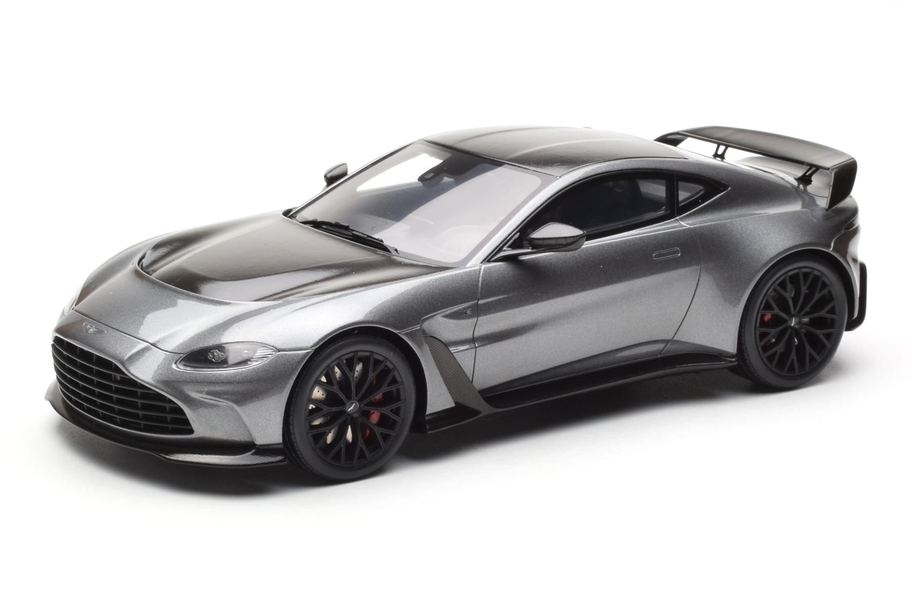 Aston Martin V12 Vantage 2023 magnetic silver 1:18 GT Spirit