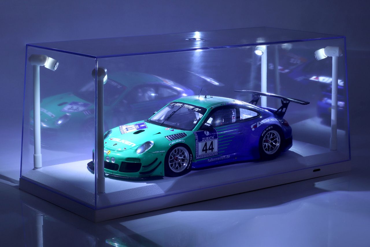 Plastová vitrína s LED osvětlením pro modely 1:18 Triple9 Collection