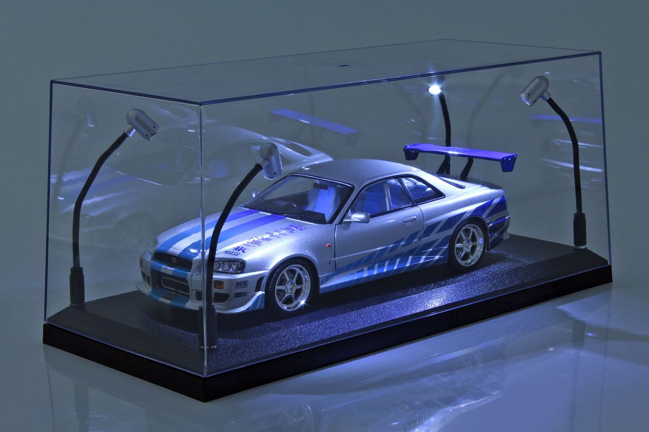 Plastová vitrína s LED osvětlením pro modely 1:18 Triple9 Collection
