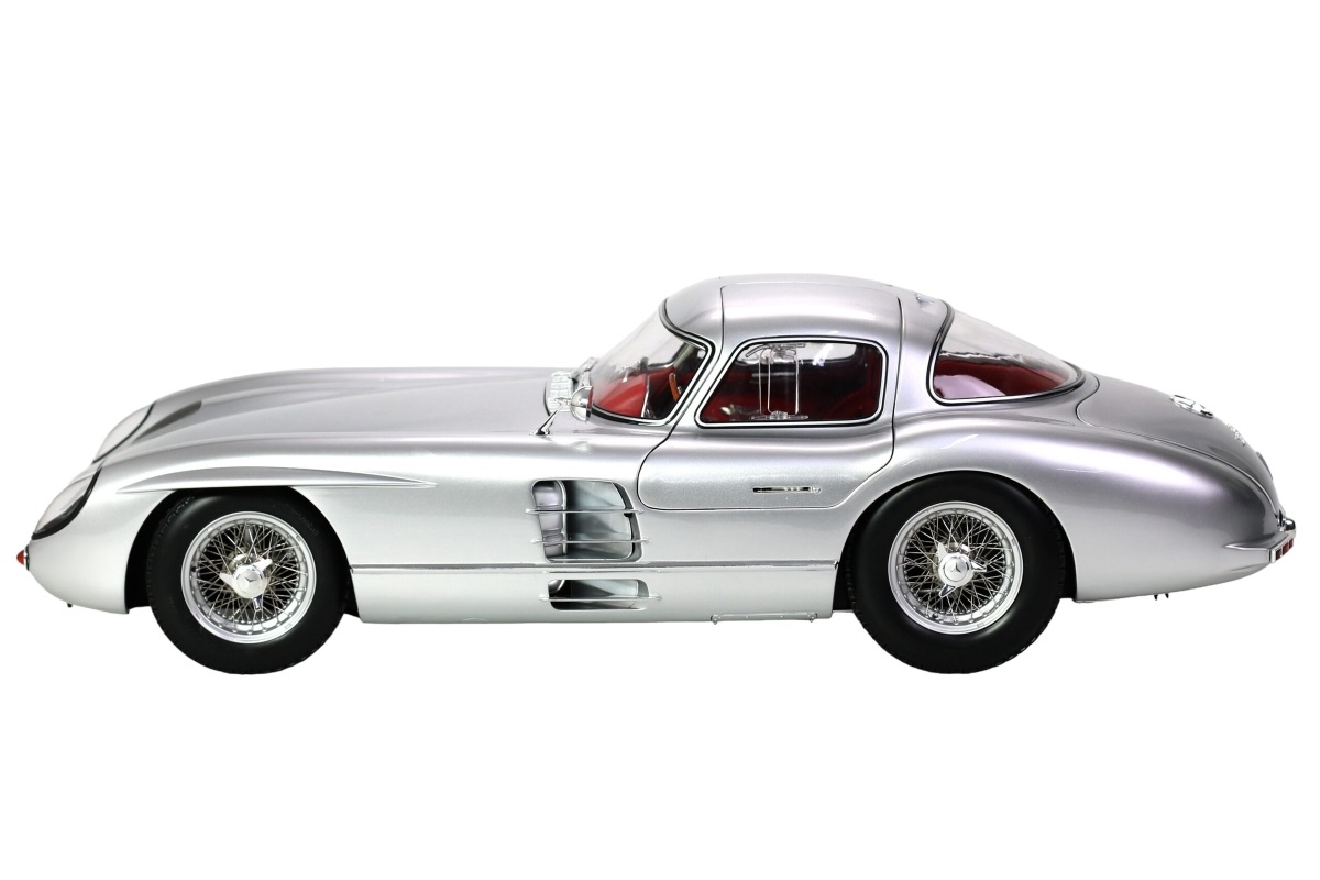 Mercedes-Benz 300 SLR Uhlenhaut - Model Kit - silver/red interior 1:8 LeGrand