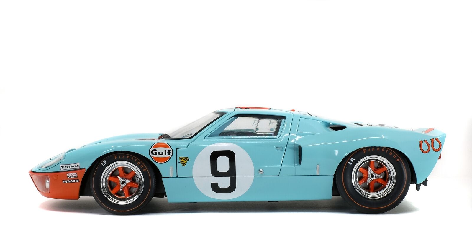 Ford GT 40 MK I Winner Le Mans 1968 1:18 Solido