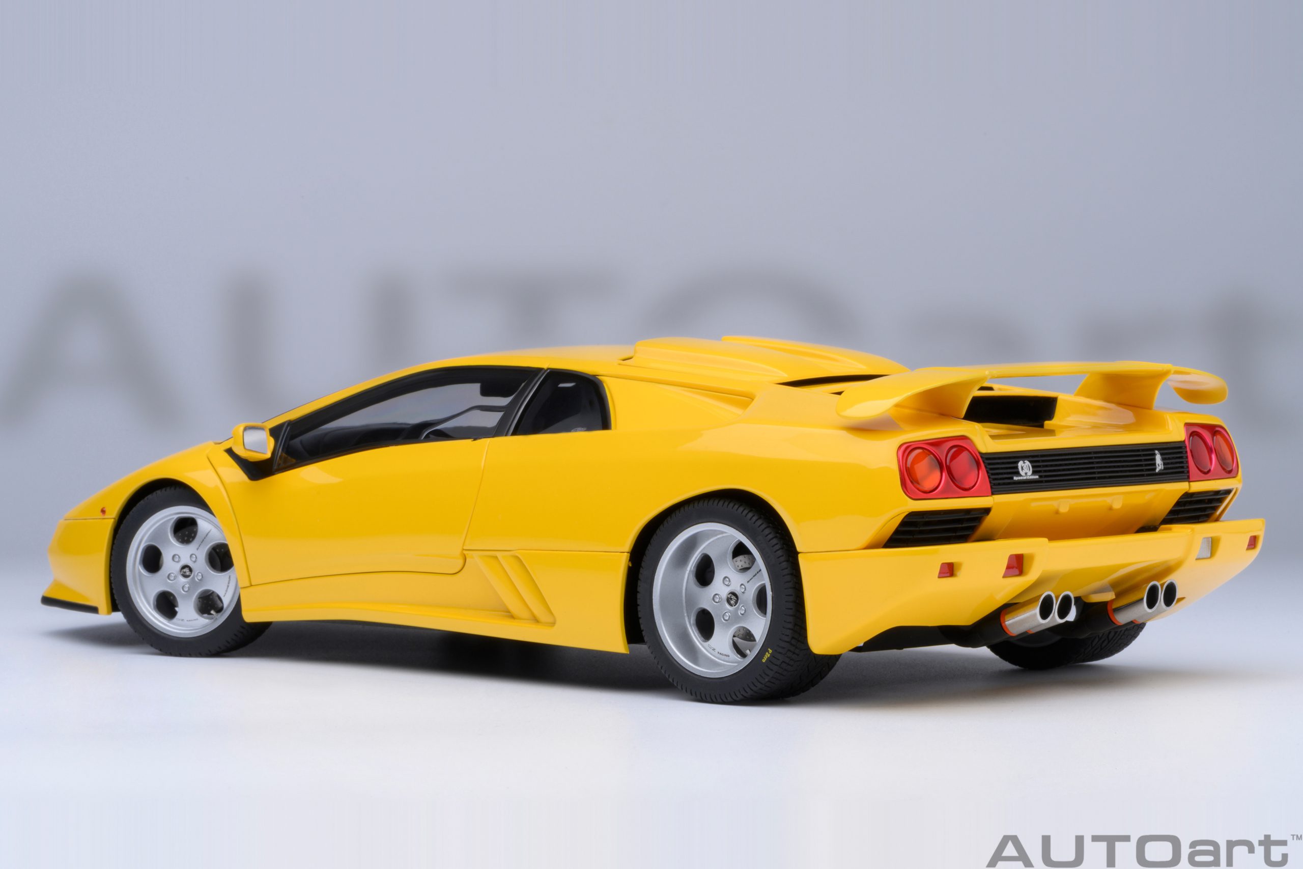 Lamborghini Diablo SE30 JOTA 1995 yellow 1:18 AUTOart