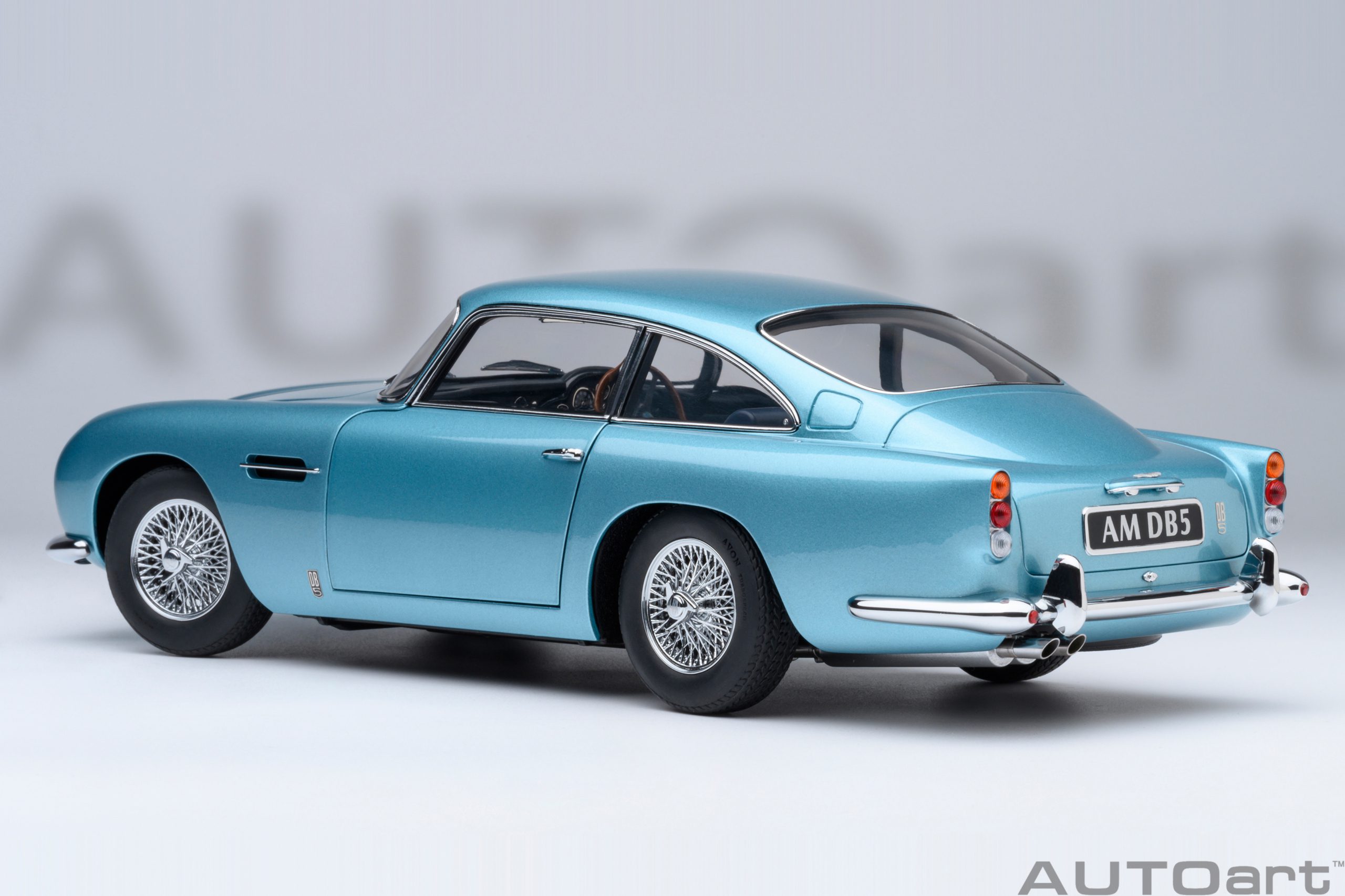 Aston Martin DB5 1964 caribbean pearl/blue 1:18 AUTOart