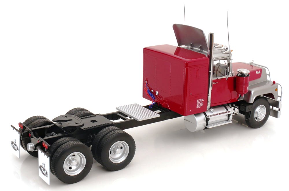 Mack RL700L 1974 red metallic/silver 1:18 Road Kings