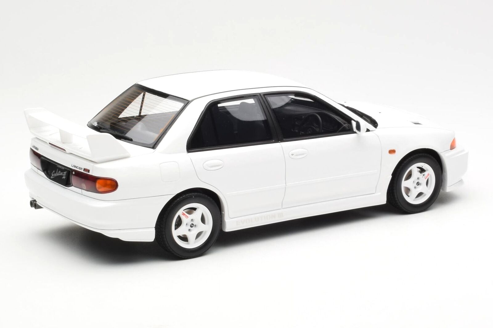 Mitsubishi Lancer Evo III 1995 Scotia white W83 1:18 OttOmobile