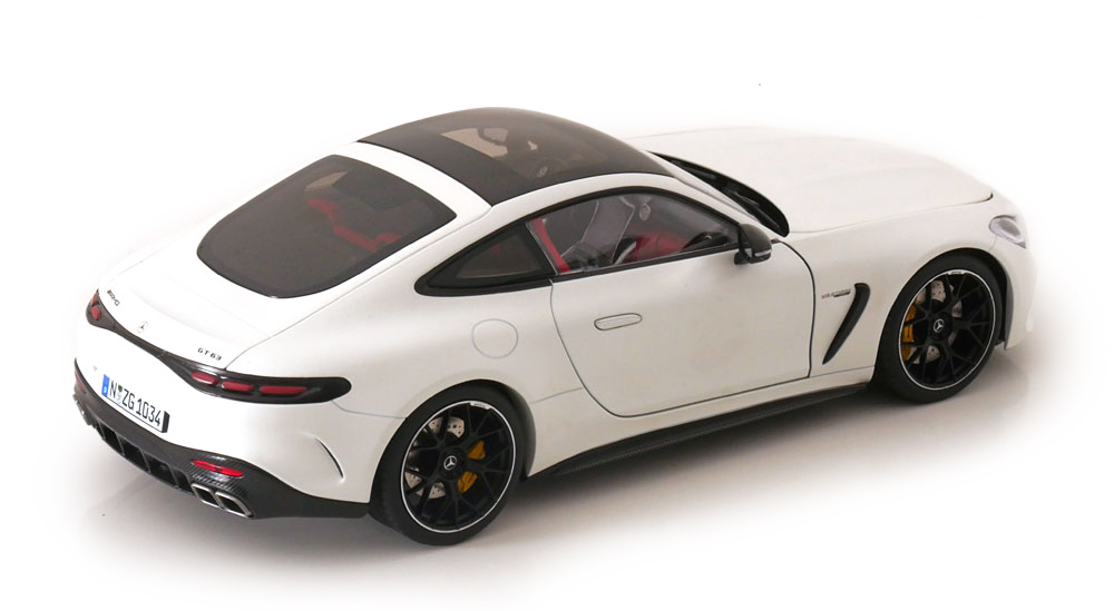 Mercedes-AMG GT 63 4Matic+ opalith white 1:18 NZG