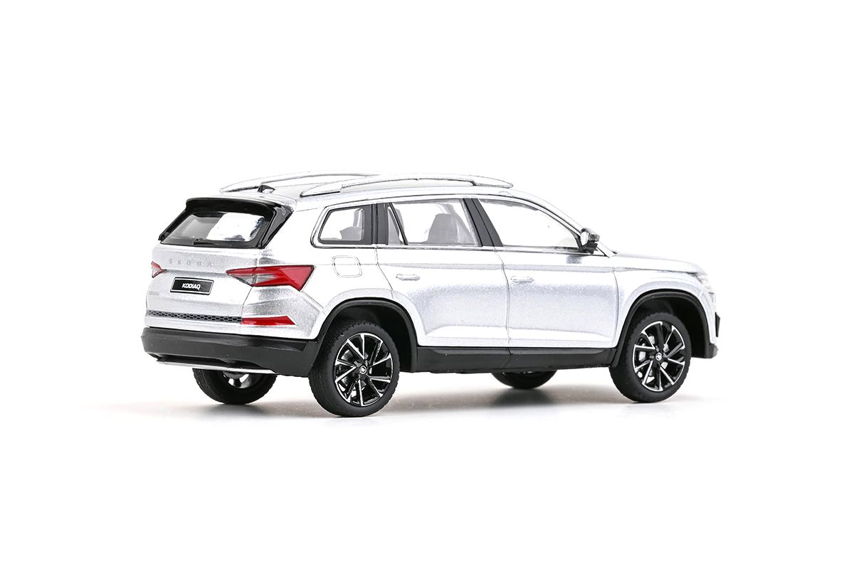 Škoda Kodiaq FL 2021 stříbrná brilliant metalíza 1:43 Abrex
