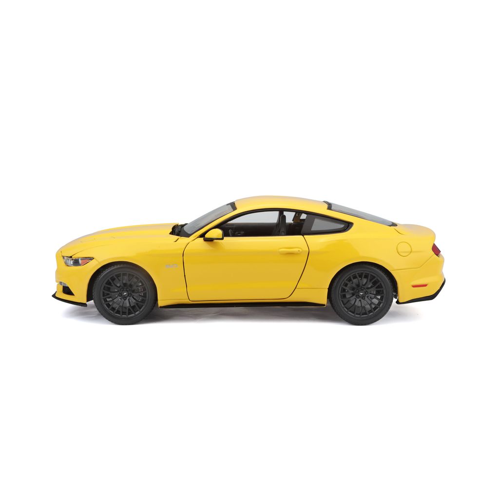 Ford Mustang 2015 yellow 1:18 Maisto
