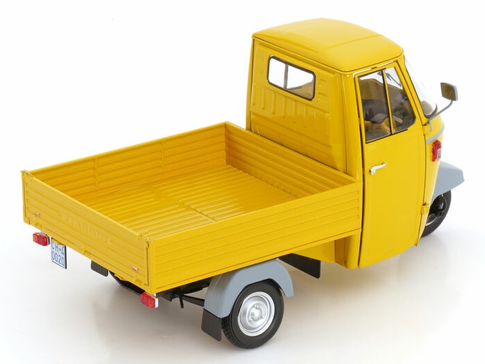 Piaggio APE P501 Open 1979 yellow with Showcase 1:18 Mitica