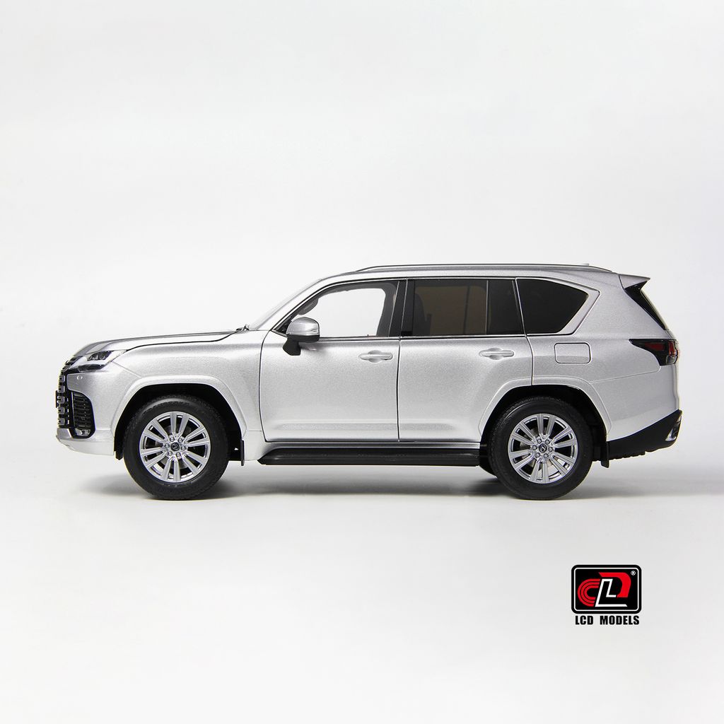 Lexus LX600 2024 silver 1:18 LCD Model