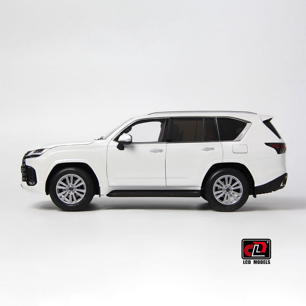 Lexus LX600 2024 white 1:18 LCD Model