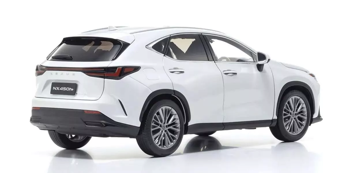 Lexus NX 450h 2022 white 1:18 Kyosho