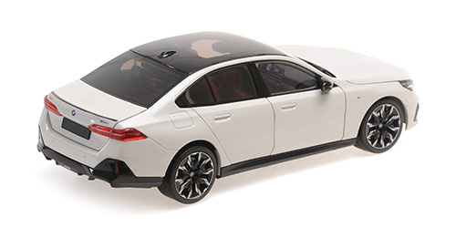 BMW i5 2023 white metallic 1:18 Minichamps 