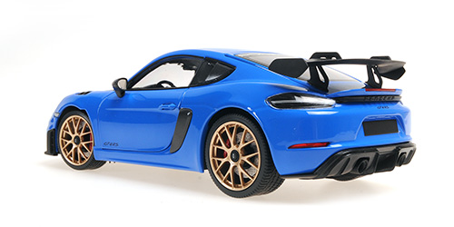 Porsche Cayman GT4 RS Weissach Package 2024 blue 1:18 Minichamps 