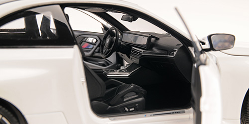 BMW M2 2022 white 1:18 Minichamps