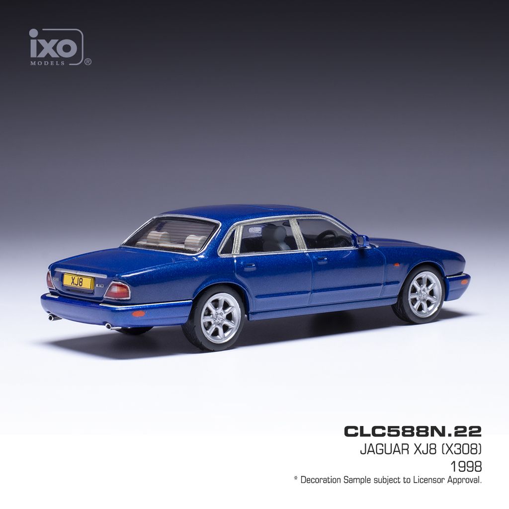 Jaguar XJ8 X308 blue 1:43 Ixo Models