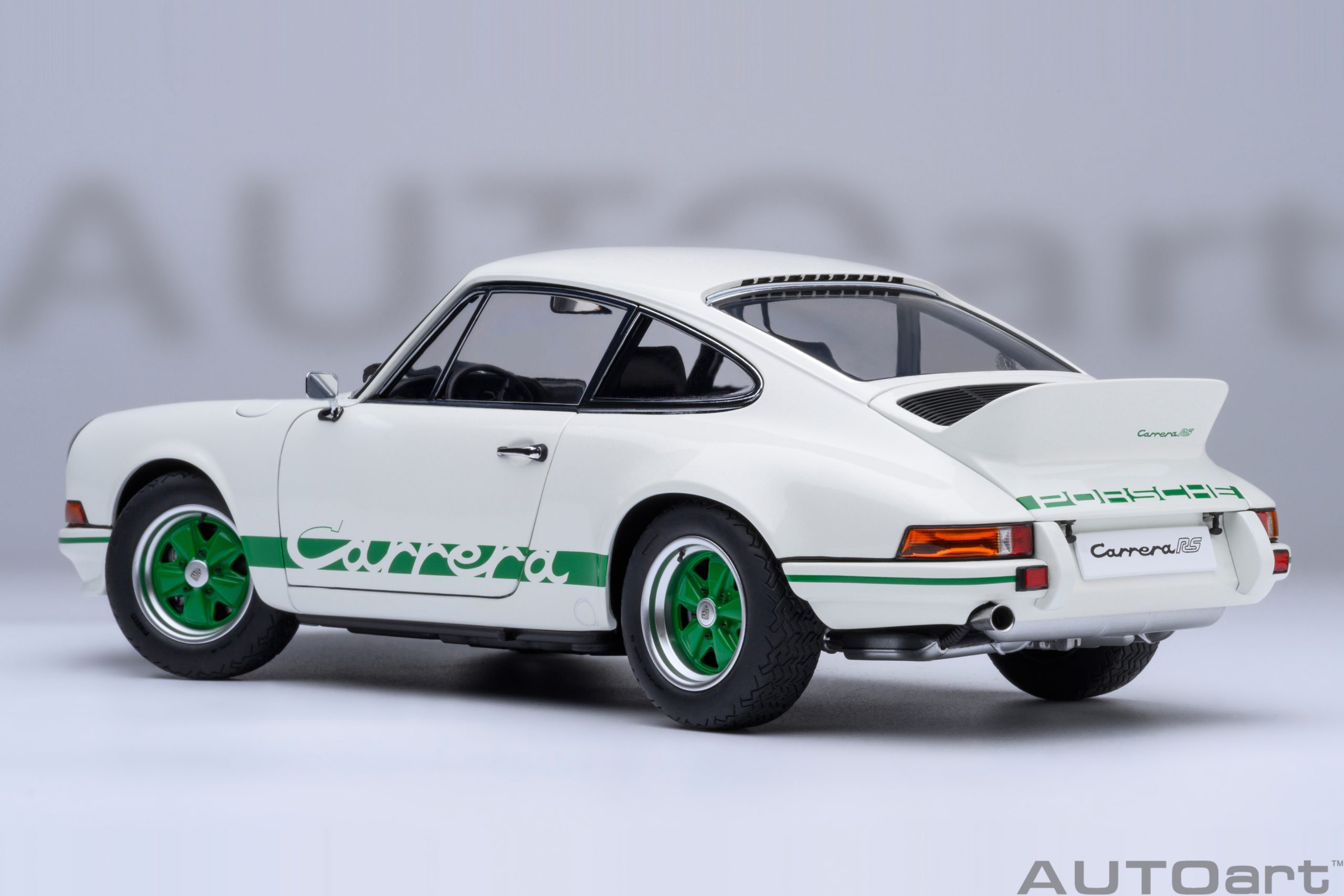 Porsche 911 Carrera 2.7 RS Grand Prix white/green strip 1:18 AUTOart